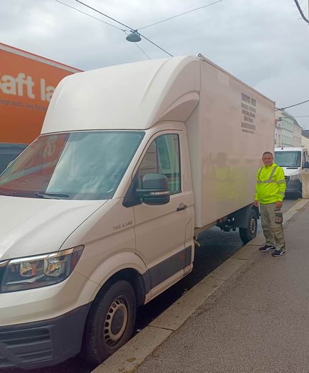 Sandor Moldovan mit Transporter